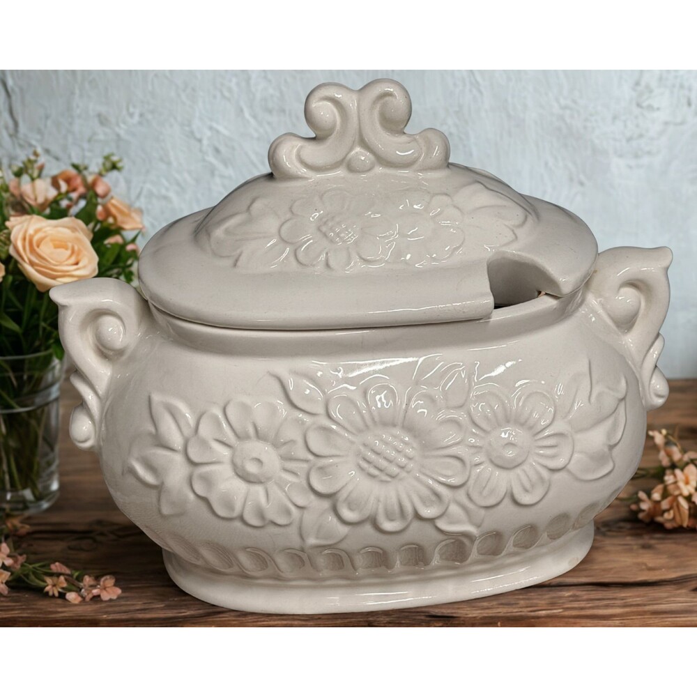Vintage White Ceramic Floral Daisy Soup Tureen/Gravy Boat Dish w/Lid & Ladle